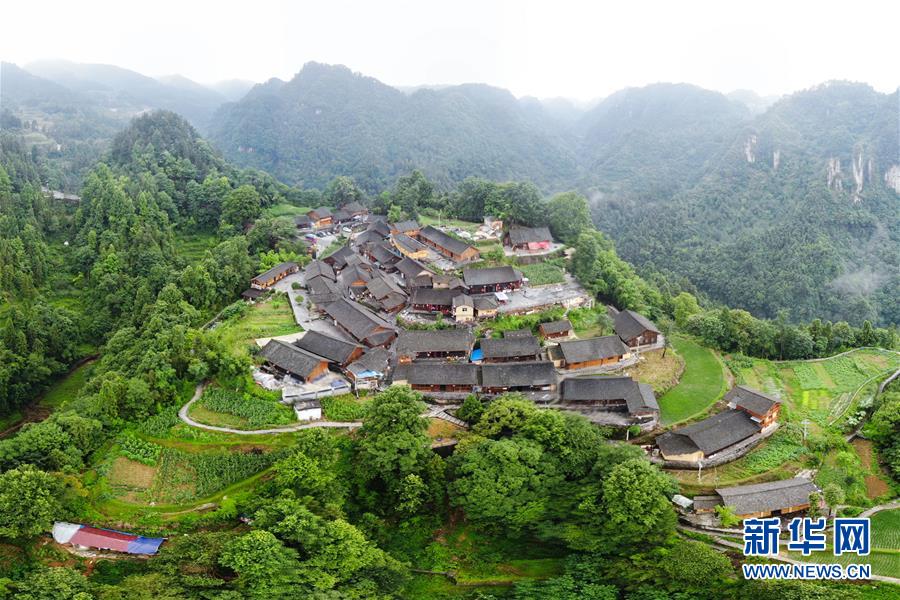 （新華全媒頭條·走向我們的小康生活·圖文互動(dòng)）（7）那山，那人，那苗寨——十八洞村三代人的奮斗史