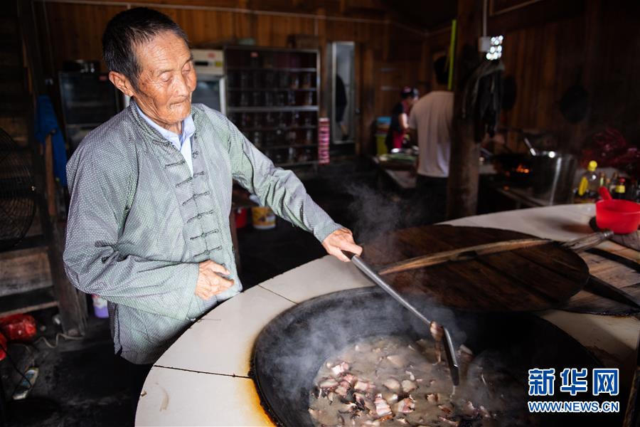 （新華全媒頭條·走向我們的小康生活·圖文互動(dòng)）（8）那山，那人，那苗寨——十八洞村三代人的奮斗史