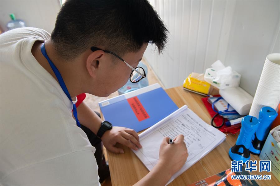 （防汛抗洪·圖文互動(dòng)）（4）在大堤上成長(zhǎng)，為人民守護(hù)——洪水中的青年“生力軍”