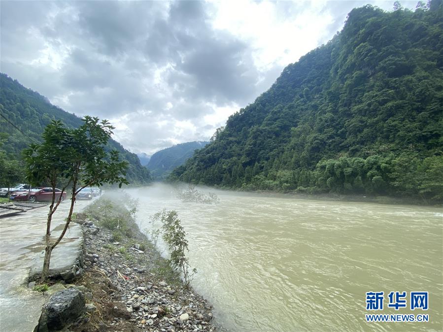 （防汛抗洪·圖文互動(dòng)）（1）山洪襲來前，澧水河畔大轉(zhuǎn)移