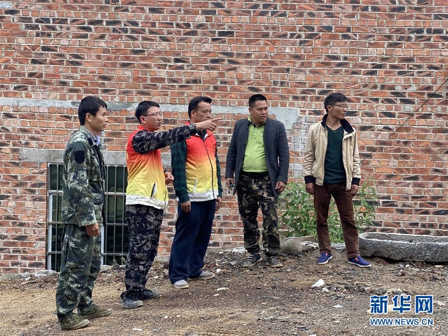 （在習(xí)近平新時(shí)代中國特色社會主義思想指引下——新時(shí)代新作為新篇章·習(xí)近平總書記關(guān)切事·圖文互動）（5）青春做伴，西部放歌——走近扎根西部建設(shè)邊疆的大學(xué)生們