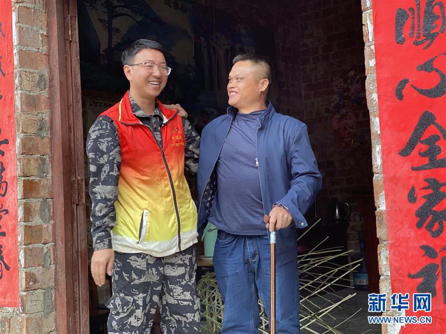（在習(xí)近平新時(shí)代中國特色社會主義思想指引下——新時(shí)代新作為新篇章·習(xí)近平總書記關(guān)切事·圖文互動）（4）青春做伴，西部放歌——走近扎根西部建設(shè)邊疆的大學(xué)生們