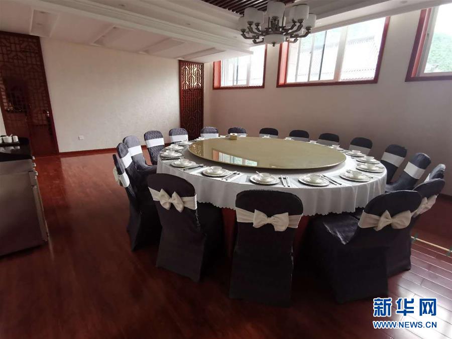 （新華視點·圖文互動）（7）學校建漂亮點本無錯，為何這所“豪華中學”讓人困惑？