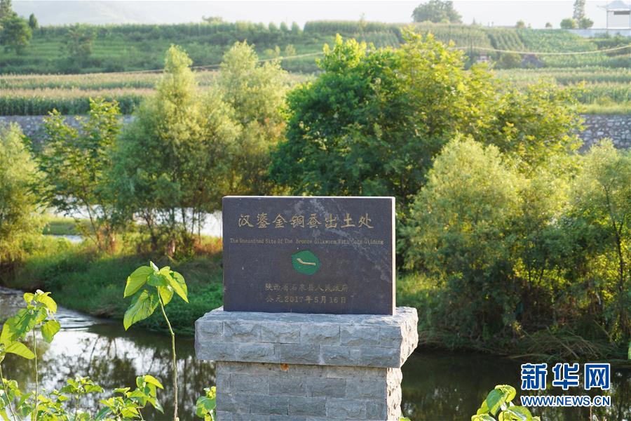 （走向我們的小康生活·圖文互動）（5）綠了青山，紅了日子——秦巴山區(qū)群眾繪出小康“調(diào)色板”