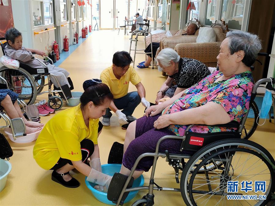 （走向我們的小康生活·圖文互動(dòng)）（3）北京“老有所養(yǎng)”的床邊、身邊、周邊事