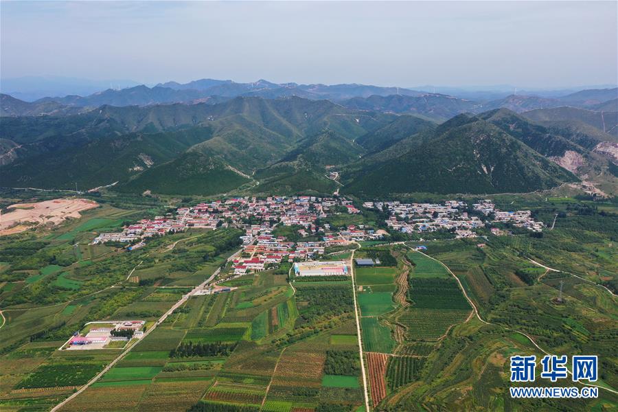 （新華全媒頭條·走向我們的小康生活·圖文互動）（13）長城腳下，小康村串成“珍珠鏈”