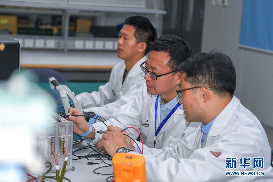 （在習(xí)近平新時代中國特色社會主義思想指引下——新時代新作為新篇章·習(xí)近平總書記關(guān)切事·圖文互動）（2）終不悔為國為民，攀高峰只爭朝夕——來自科學(xué)家們的動人故事