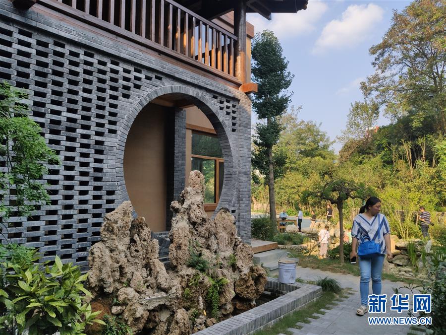 （走向我們的小康生活·圖文互動(dòng)）（1）游客來了，小康近了——生態(tài)旅游引領(lǐng)湖北山區(qū)蝶變二三事