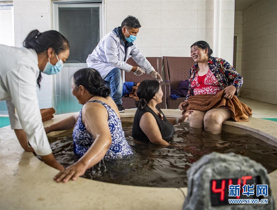 （新華全媒頭條·走向我們的小康生活·圖文互動(dòng)）（10）扎西德勒，我們的新家園——西藏易地扶貧搬遷搬出幸福美好新生活
