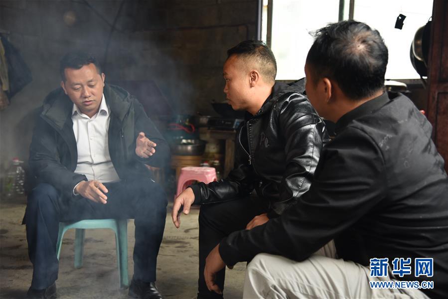 （決戰(zhàn)決勝脫貧攻堅·圖文互動）“父親未完成的事業(yè)，我來完成”——貴州父子接力脫貧攻堅