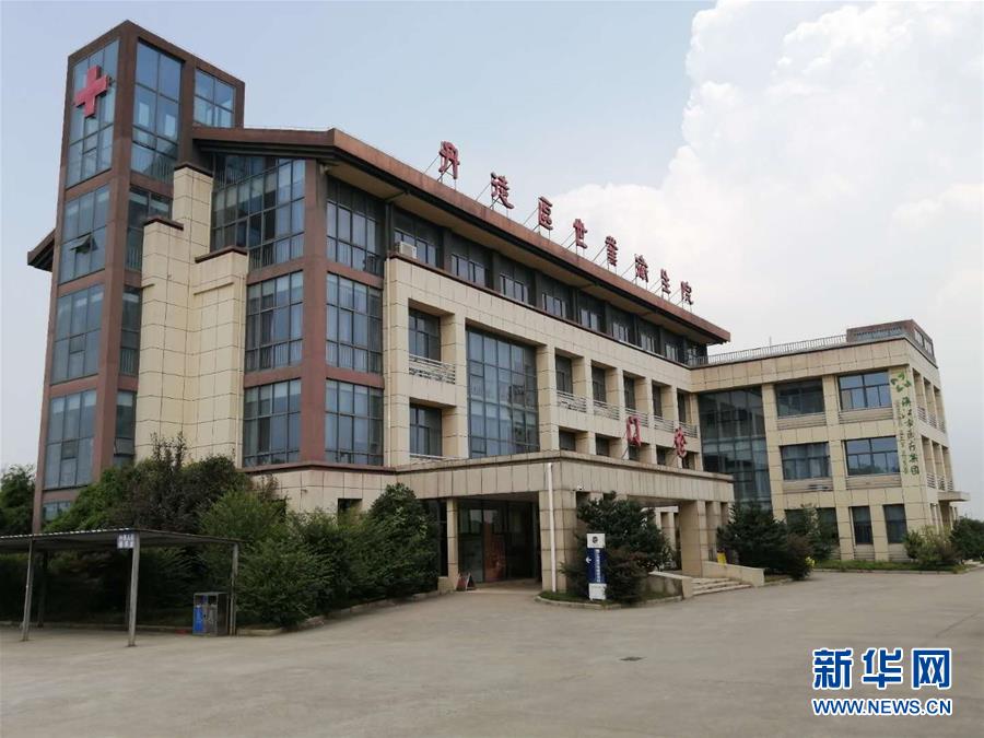（習近平的小康故事·新華網(wǎng)·圖文互動）（1）“真正解決好基層群眾看病難、看病貴問題”——習近平和群眾健康的故事