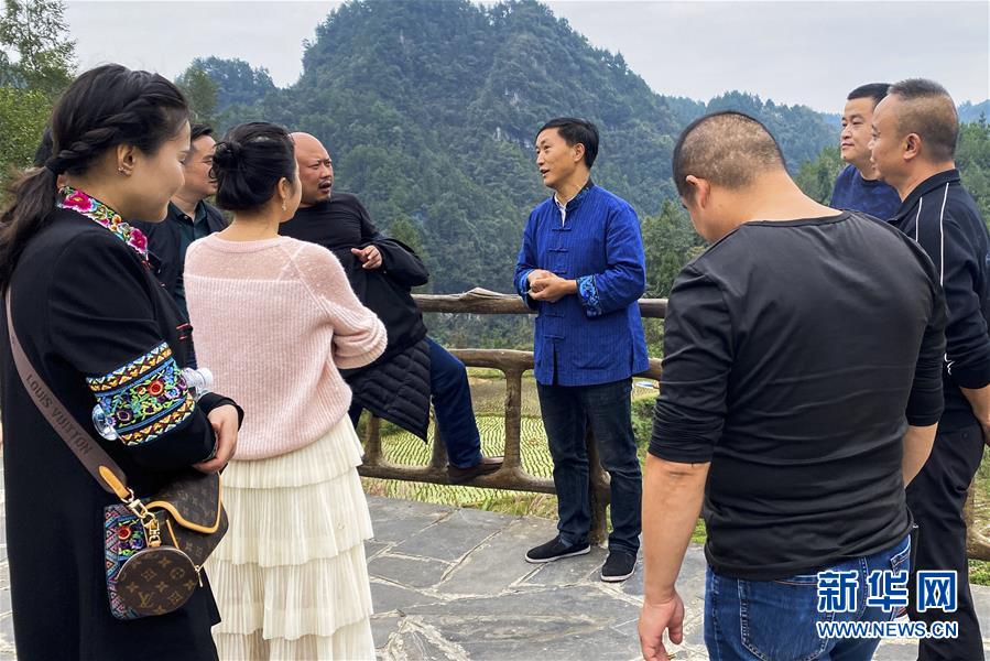 （在習近平新時代中國特色社會主義思想指引下——新時代新作為新篇章·習近平總書記關切事·圖文互動）（1）精準扶貧7年，十八洞村“長”出10余種新職業(yè)