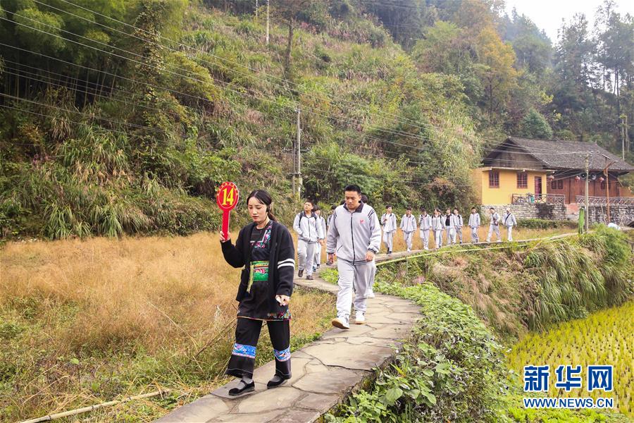 （在習近平新時代中國特色社會主義思想指引下——新時代新作為新篇章·習近平總書記關切事·圖文互動）（3）精準扶貧7年，十八洞村“長”出10余種新職業(yè)