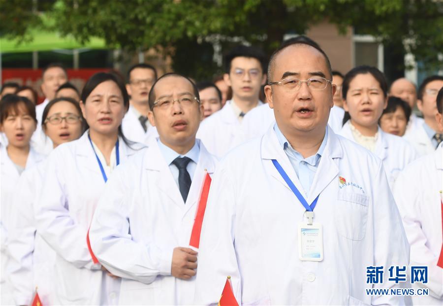 （抗疫先進(jìn)事跡·圖文互動(dòng)）（2）張定宇：疫情“暴風(fēng)眼”里，“漸凍”之軀與時(shí)間賽跑