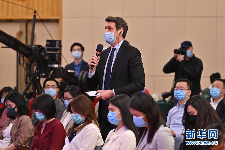 （兩會&middot;XHDW）（13）國務(wù)委員兼外交部長王毅回答中外記者提問