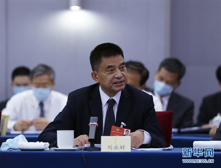 （新華全媒頭條·圖文互動）（10）從人民中汲取磅礴力量——習(xí)近平總書記同出席2020年全國兩會人大代表、政協(xié)委員共商國是紀(jì)實