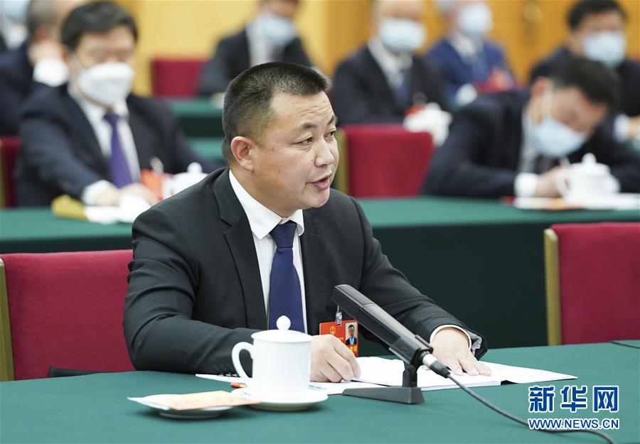 （新華全媒頭條·圖文互動）（11）從人民中汲取磅礴力量——習(xí)近平總書記同出席2020年全國兩會人大代表、政協(xié)委員共商國是紀(jì)實