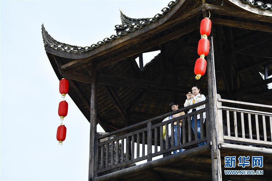 （新華全媒頭條·圖文互動）（20）從人民中汲取磅礴力量——習(xí)近平總書記同出席2020年全國兩會人大代表、政協(xié)委員共商國是紀(jì)實