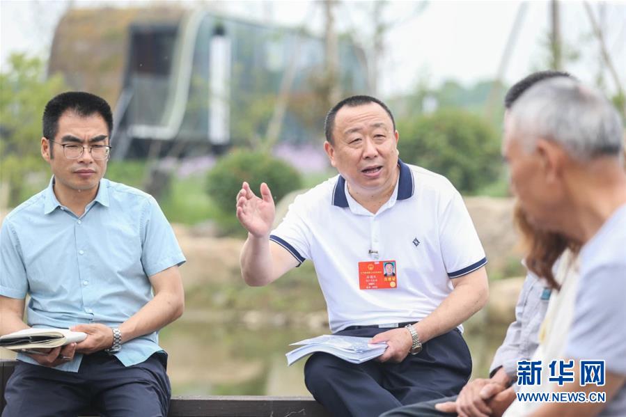 （新華全媒頭條·兩會精神看落實·圖文互動）（2）整體謀劃、系統(tǒng)升級、全面提升——落實全國兩會精神織牢織密公共衛(wèi)生防護(hù)網(wǎng)