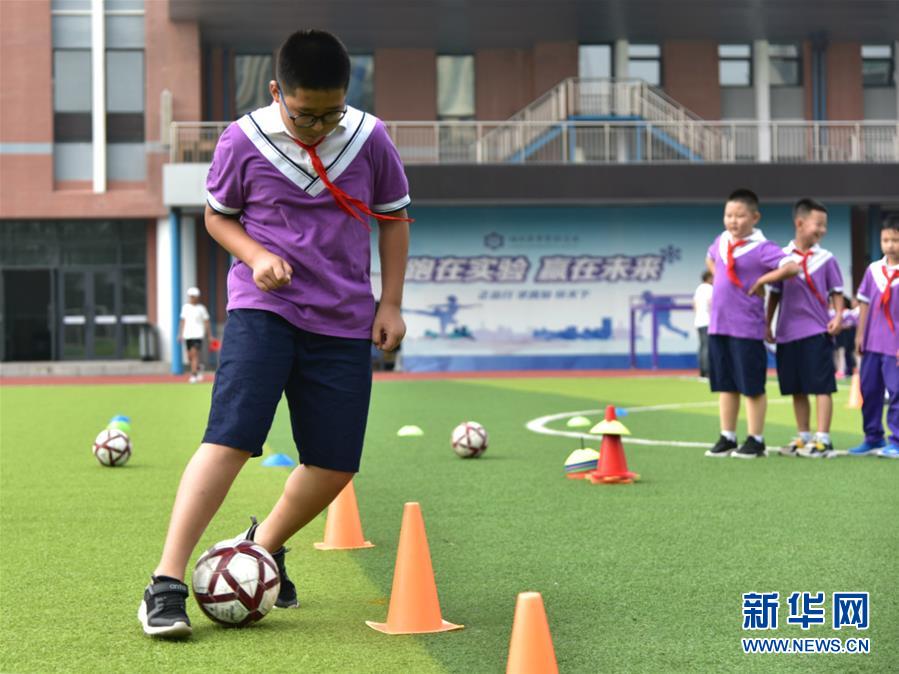 （體育·圖文互動(dòng)）（2）（在習(xí)近平新時(shí)代中國特色社會主義思想指引下——新時(shí)代新作為新篇章·總書記關(guān)心的百姓身邊事）奔跑吧，少年！——體育讓孩子們插上強(qiáng)壯的翅膀（配本社同題文字稿）