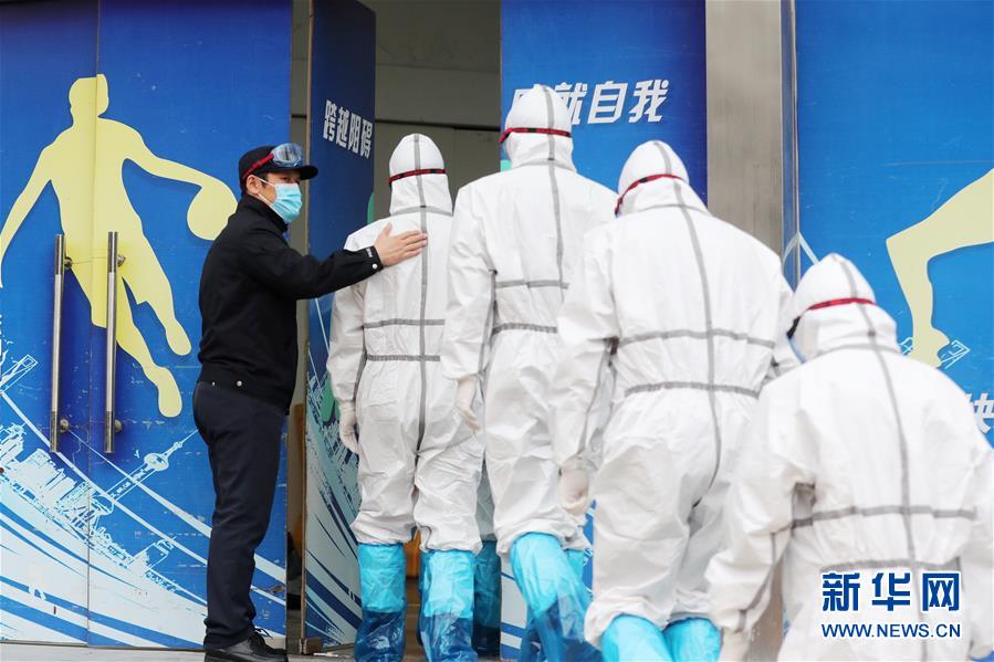 （習(xí)近平致敬的戰(zhàn)“疫”英雄·公安干警篇·圖文互動）（2）他們，抗疫一線鑄警魂