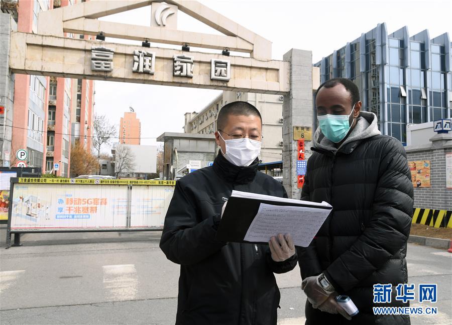 （習(xí)近平致敬的戰(zhàn)“疫”英雄·志愿者篇·圖文互動(dòng)）（10）他們，微光成炬照征程