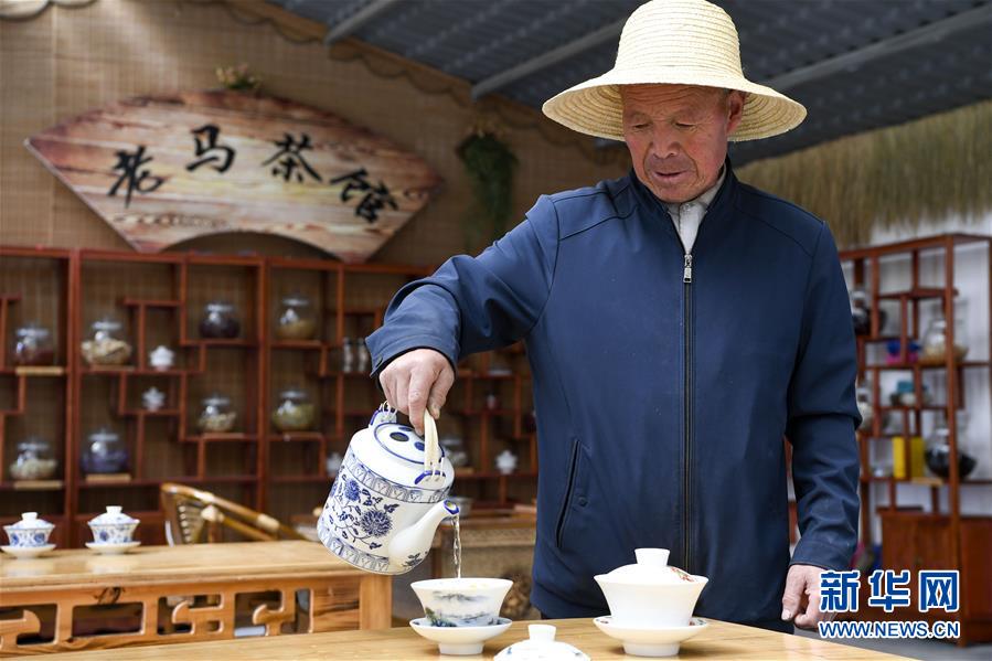 （新華全媒頭條·圖文互動(dòng)）（5）初夏，循著總書記的腳步探訪產(chǎn)業(yè)扶貧新事