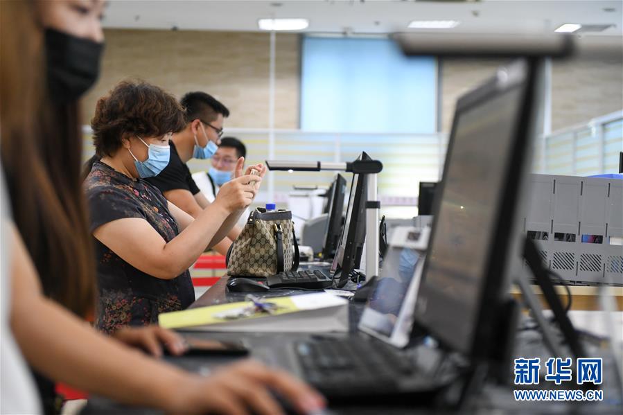 （在習(xí)近平新時(shí)代中國特色社會主義思想指引下——新時(shí)代新作為新篇章·習(xí)近平總書記關(guān)切事·圖文互動）（9）激發(fā)每個經(jīng)濟(jì)“細(xì)胞”的活力——千方百計(jì)把市場主體保護(hù)好