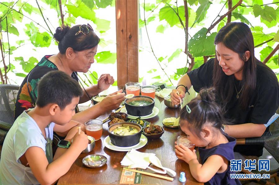 （在習近平新時代中國特色社會主義思想指引下——新時代新作為新篇章·習近平總書記關切事·圖文互動）（6）珍惜盤中餐，狠剎浪費風——各地積極行動堅決制止餐飲浪費