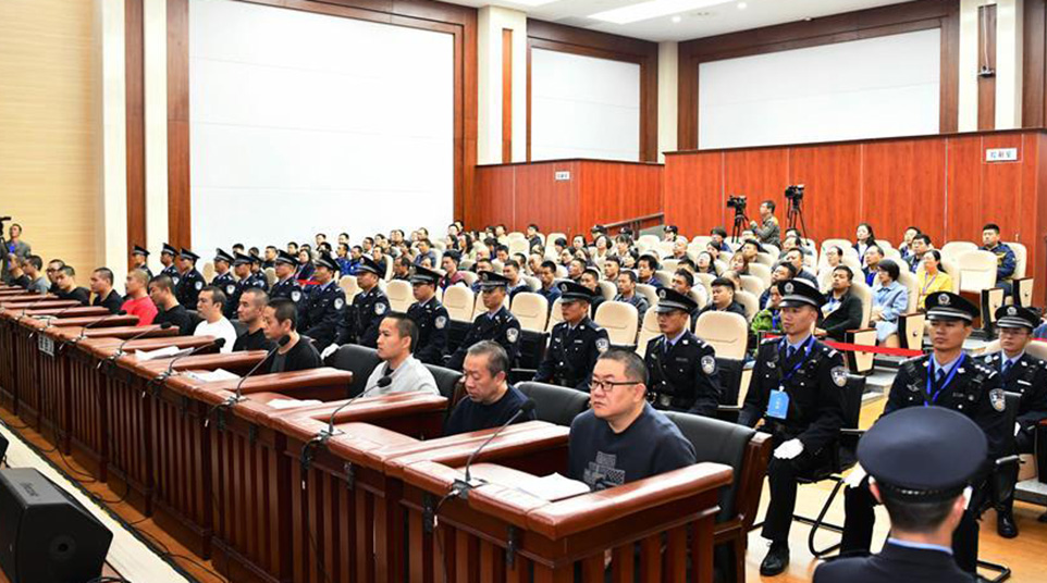 孫小果出獄后組織、領(lǐng)導黑社會性質(zhì)組織等犯罪一案公開開庭審理