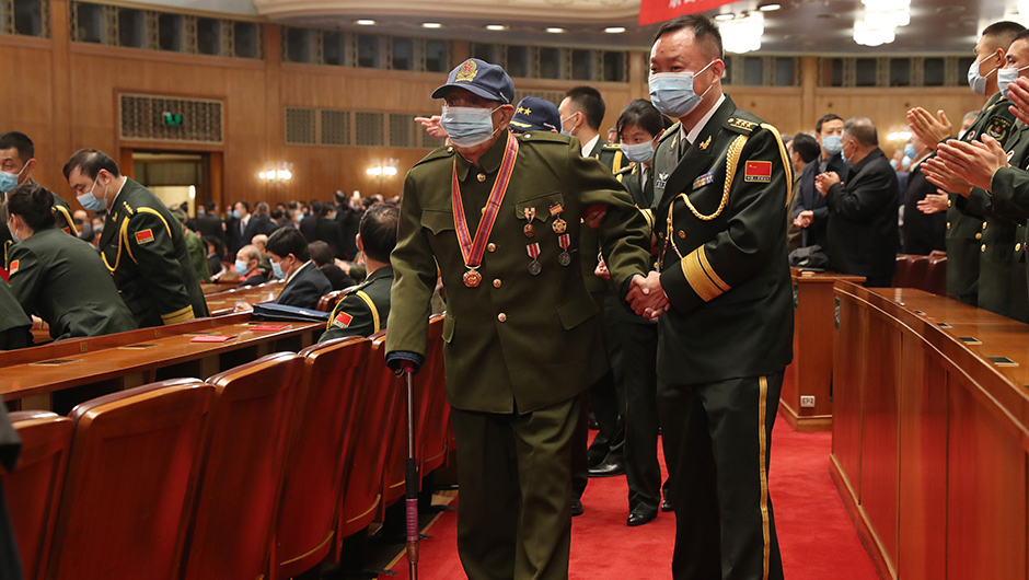 志愿軍老戰(zhàn)士、老同志入場
