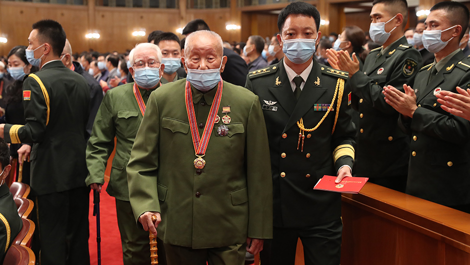 志愿軍老戰(zhàn)士、老同志入場
