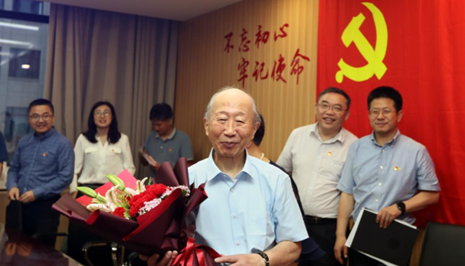 新黨員陳振新：“雖已耄耋，紅心向黨！”