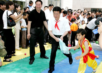 “為民、務(wù)實(shí)、清廉”——記中共中央政治局常委張高麗