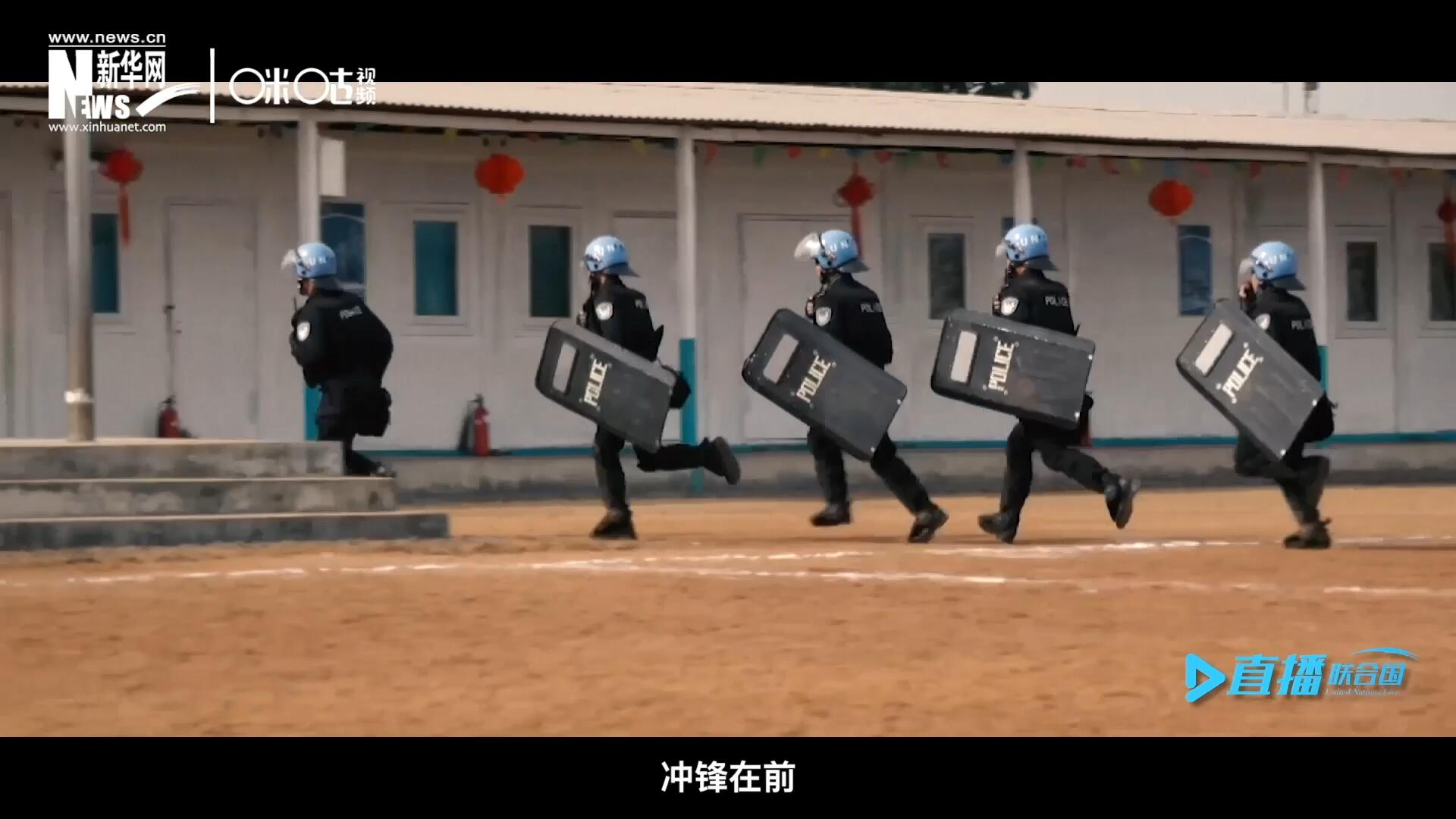 有這樣一支隊(duì)伍，他們不畏艱險(xiǎn)，沖鋒在前，頭戴藍(lán)盔，為和平而戰(zhàn)，他們的名字叫做聯(lián)合國(guó)維和部隊(duì)。