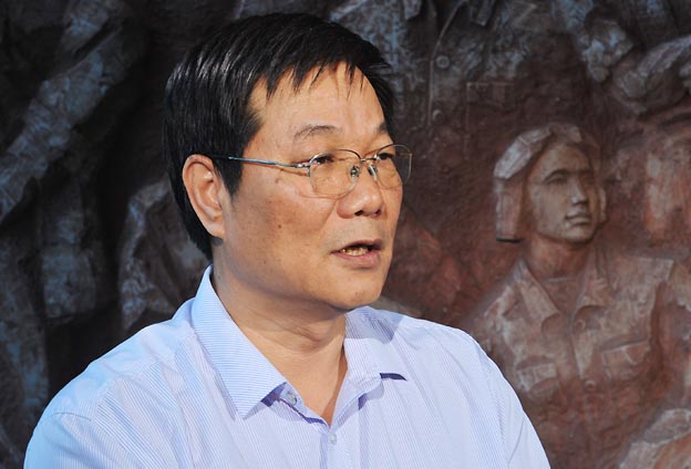 我們把黨的政治優(yōu)勢和現(xiàn)代企業(yè)制度優(yōu)勢結(jié)合起來，建立完善決策、執(zhí)行、監(jiān)督三個體系。