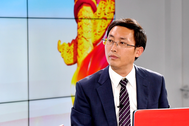 繼往是為了開來，那么開什么來？我們的未來是什么？我們現(xiàn)在站在什么歷史方位上？往哪里去走？