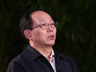如何發(fā)展壯大體育產(chǎn)業(yè)？