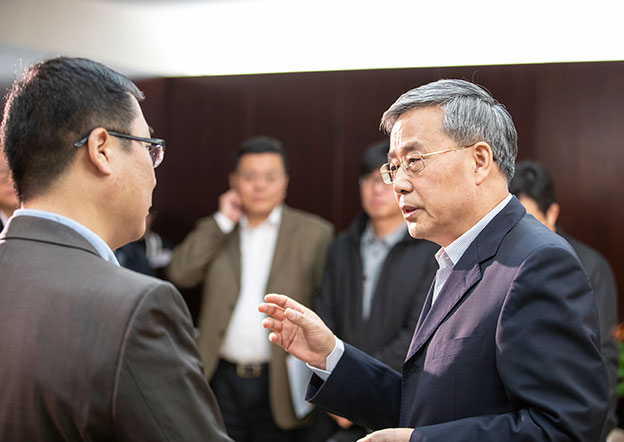 讓銀行業(yè)金融機構(gòu)愿意做、能夠做、也會做民營企業(yè)業(yè)務(wù)