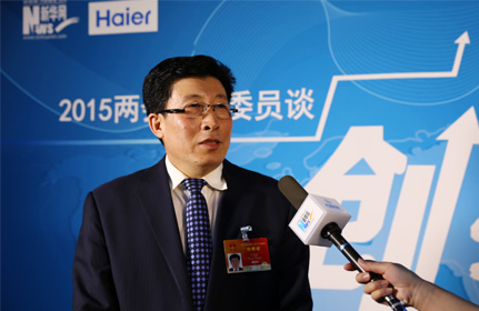 “面對這種新型的、農(nóng)業(yè)轉(zhuǎn)型的項(xiàng)目，政府各級部門也都在研究怎么落實(shí)，還有很多細(xì)節(jié)上的問題。”