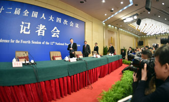尚福林、劉士余、項(xiàng)俊波等步入會(huì)場(chǎng)