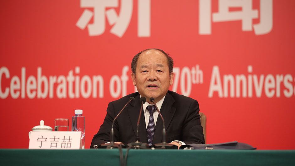 國家發(fā)展和改革委員會副主任、國家統(tǒng)計局局長寧吉喆介紹相關(guān)情況