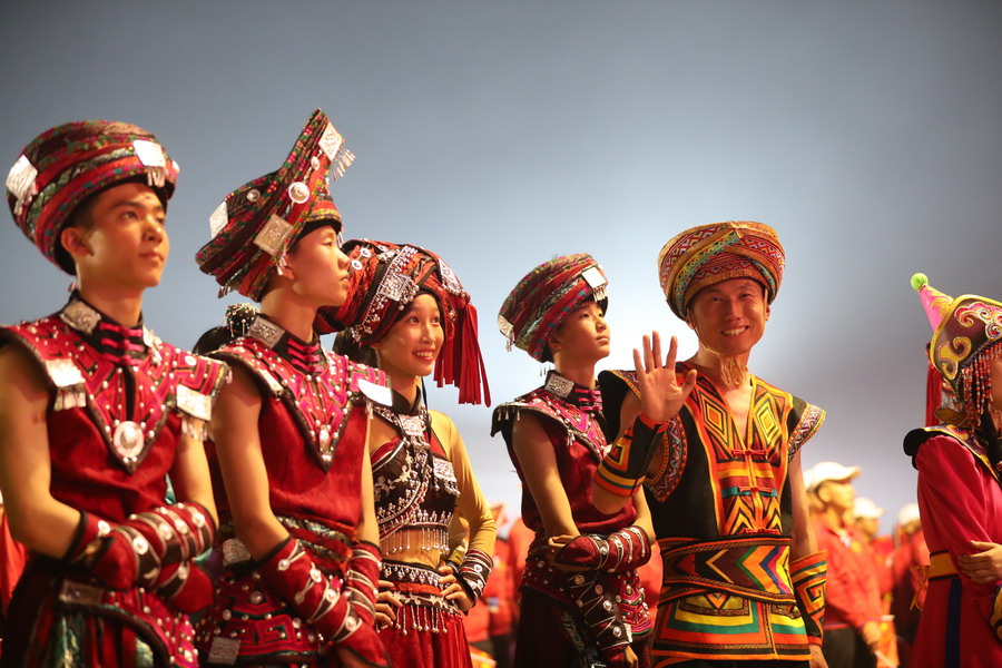 好兒好女好家園，齊心奔小康，共圓中國夢