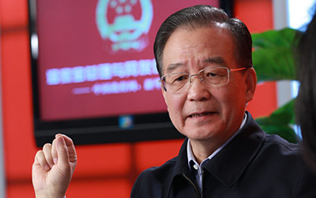 溫家寶總理接受中國政府網(wǎng)、新華網(wǎng)聯(lián)合專訪并與網(wǎng)友在線交流