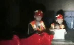 整理箱變小船 小朋友，消防員叔叔來了！