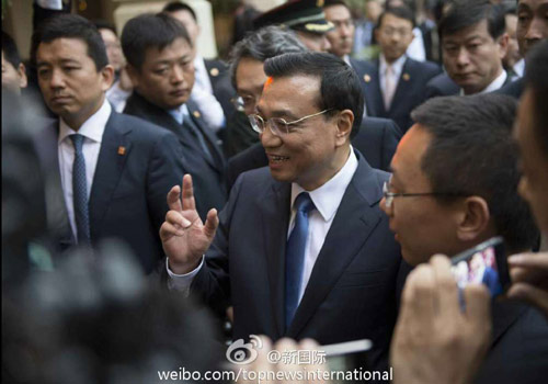李克強：在非中企了解當(dāng)?shù)匚幕拍茉「?。圖片來源：“新國際”微博。
