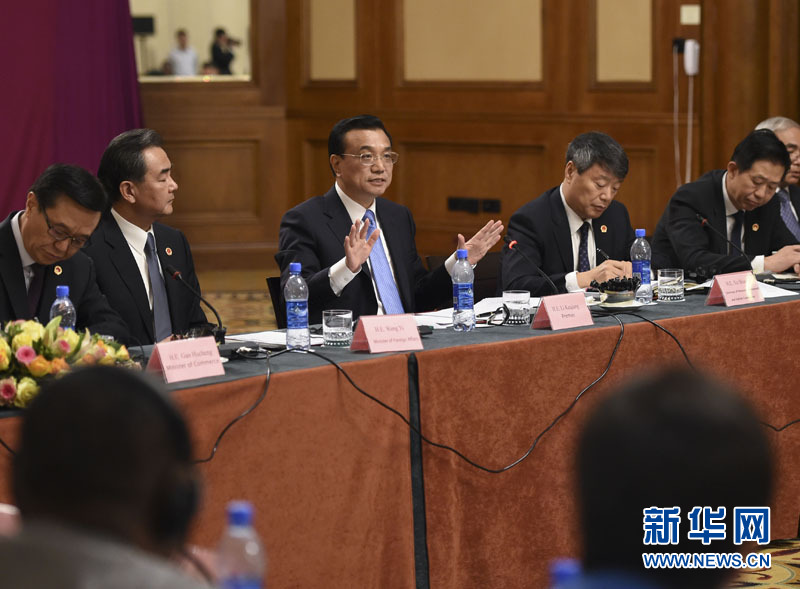  5月6日，中國國務(wù)院總理李克強(qiáng)在埃塞俄比亞首都亞的斯亞貝巴出席中非經(jīng)貿(mào)人文座談會。 新華社記者 李學(xué)仁 攝 
