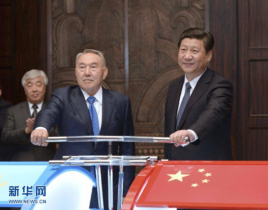 5月19日，國家主席習(xí)近平在上海同哈薩克斯坦總統(tǒng)納扎爾巴耶夫舉行會談。這是會談后，兩國元首共同出席中哈連云港物流場站項目遠(yuǎn)程投產(chǎn)儀式。新華社記者 馬占成 攝 