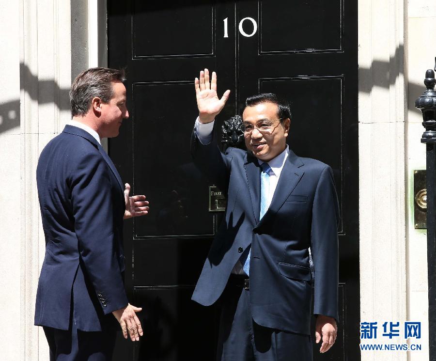 6月17日，中國國務(wù)院總理李克強在倫敦唐寧街10號首相府同英國首相卡梅倫舉行中英總理年度會晤。新華社記者 龐興雷 攝