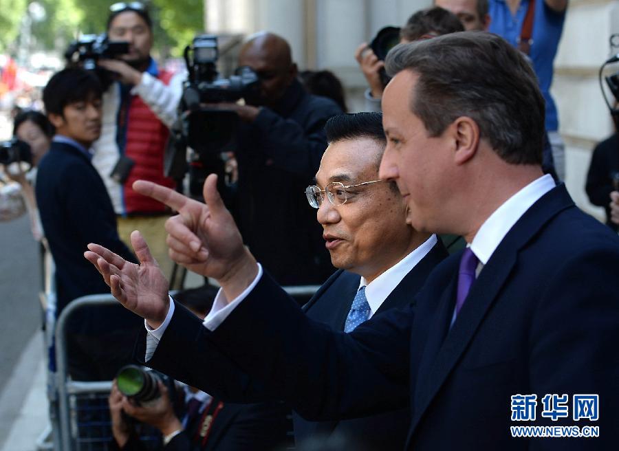6月17日，中國國務(wù)院總理李克強在倫敦唐寧街10號首相府同英國首相卡梅倫舉行中英總理年度會晤。新華社記者 李濤 攝